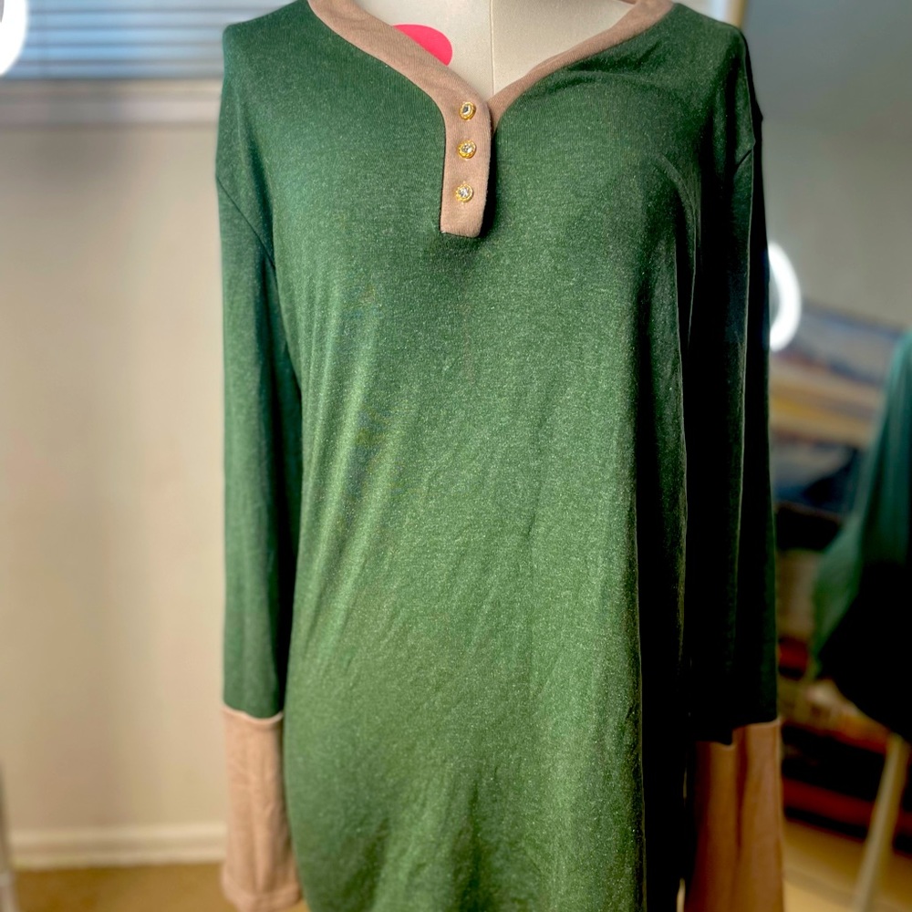 BNWOT Green Sparkling Too with Tan